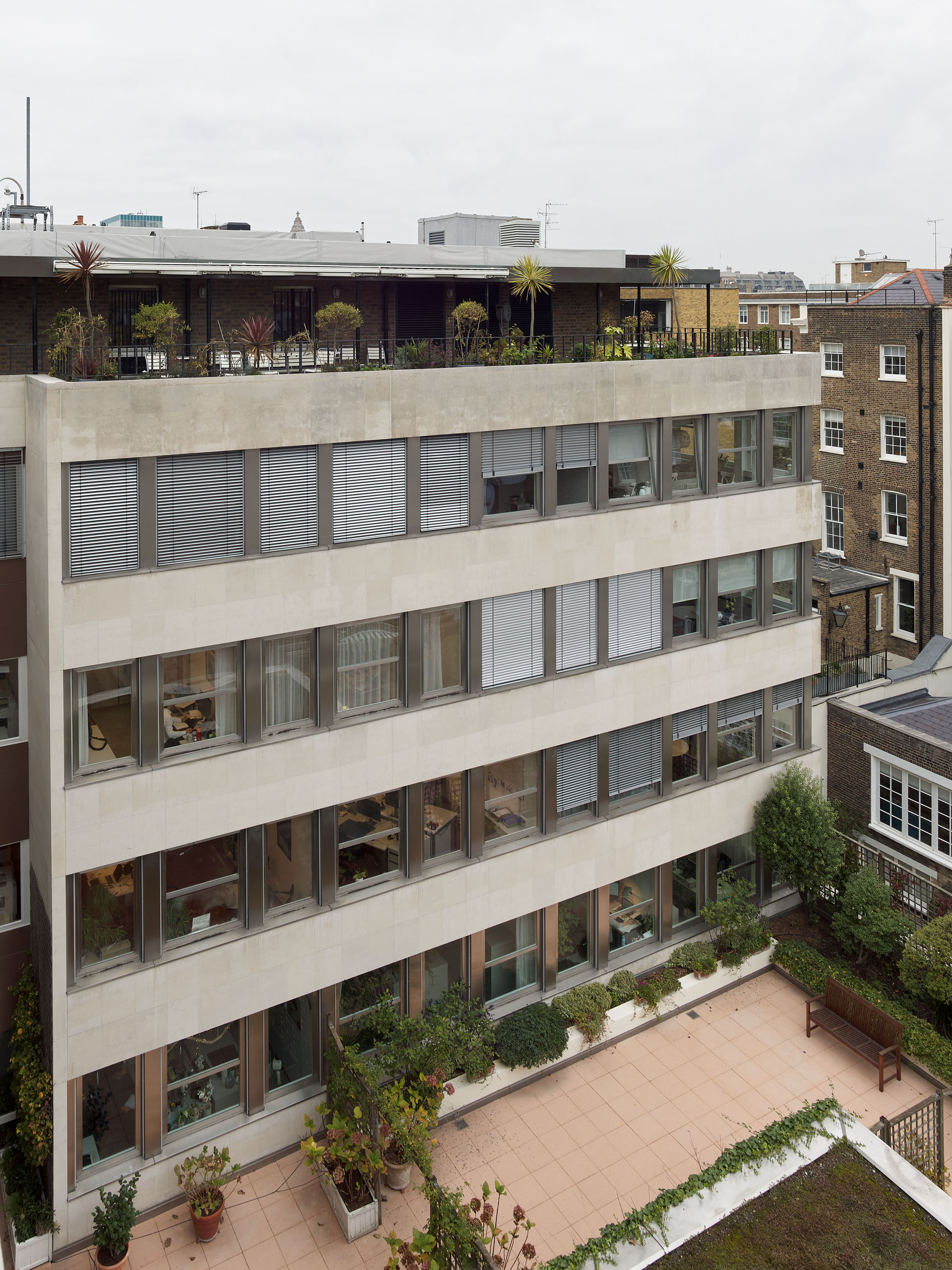 Ahp0008 exterior 004732 J2560